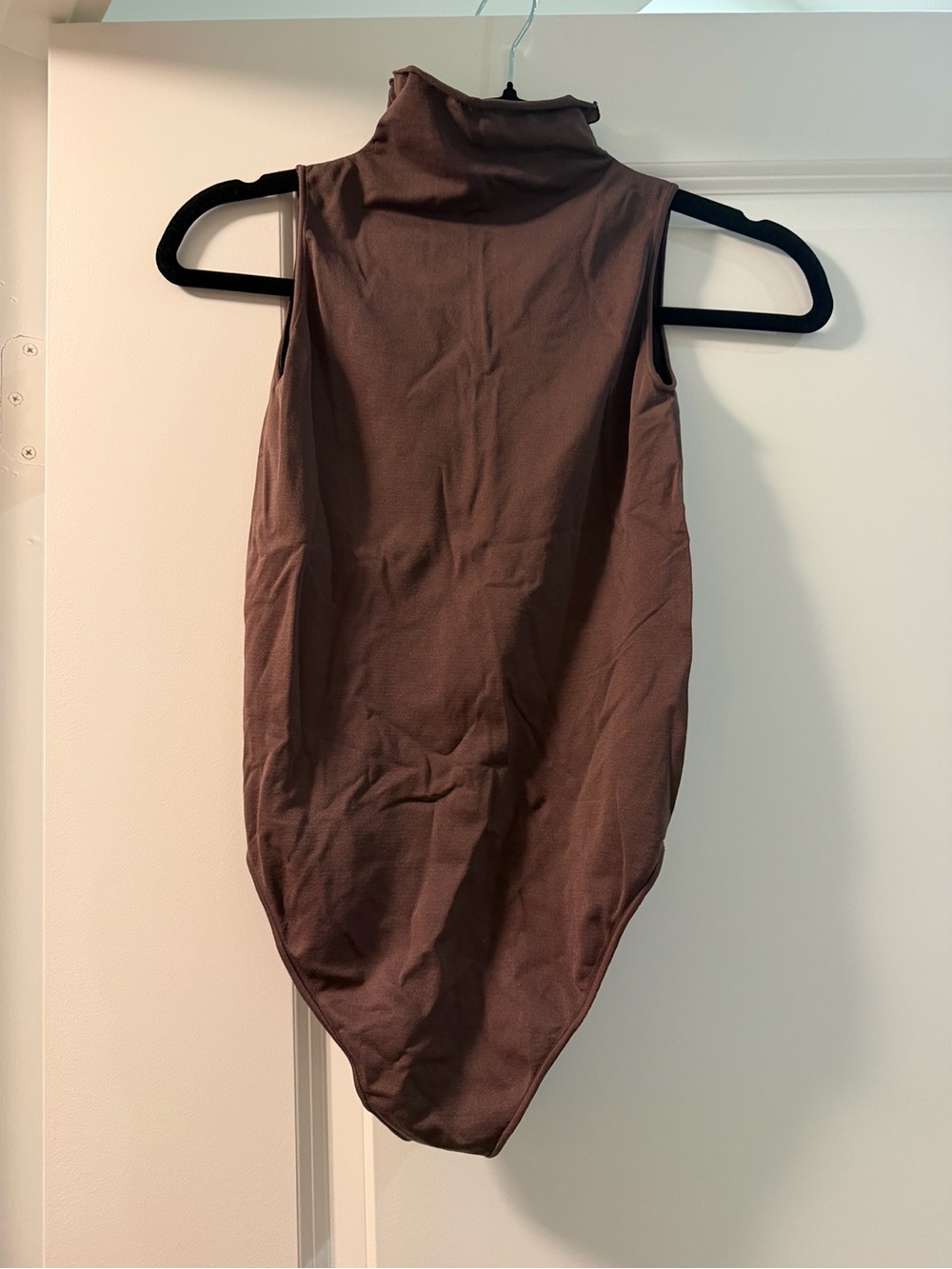 SKIMS Essentials Sleeveless Mock Neck Bodysuit in Brown Size S/M